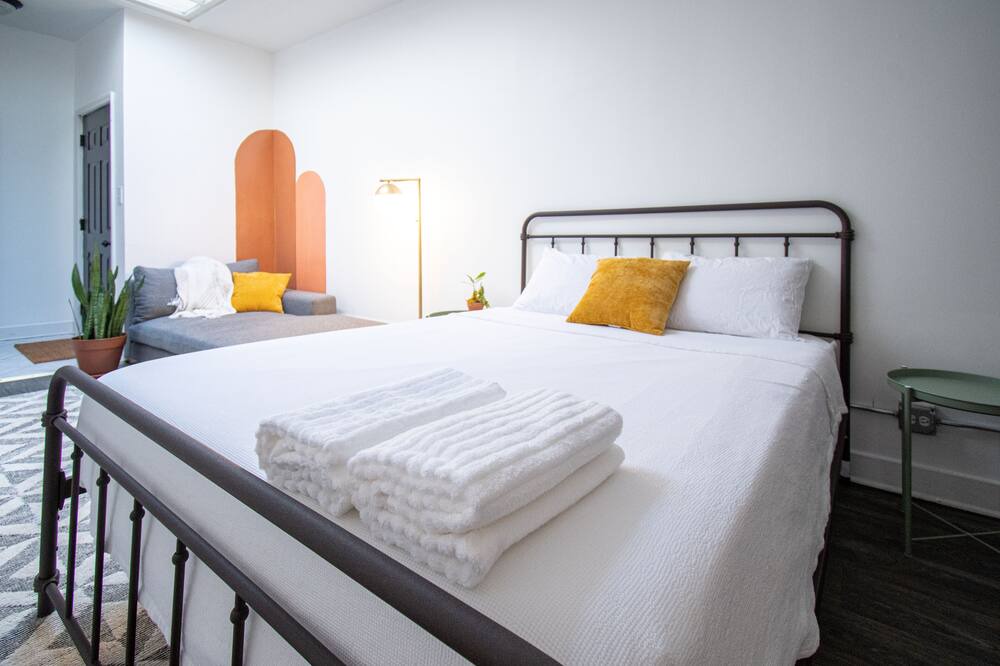 Photo of Bedroom in North Chicago