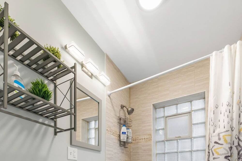 Photo of Bathroom in Berwyn