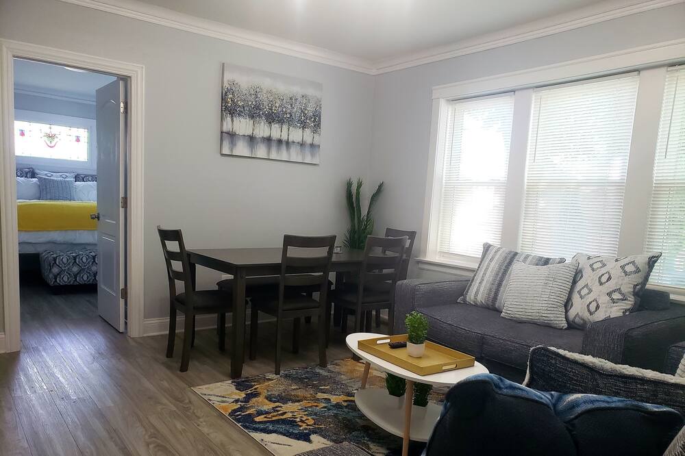 Photo of Livingroom in Berwyn