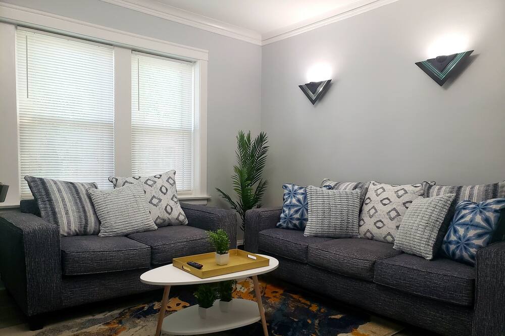 Photo of Livingroom in Berwyn