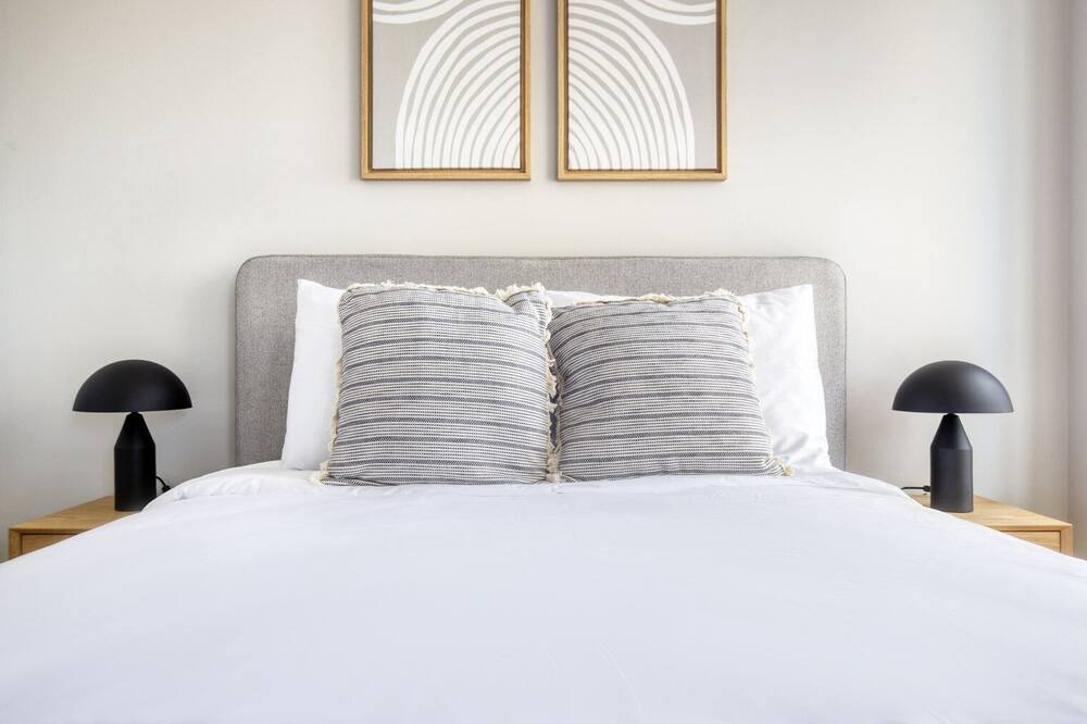 Photo of Bedroom in Lake View East