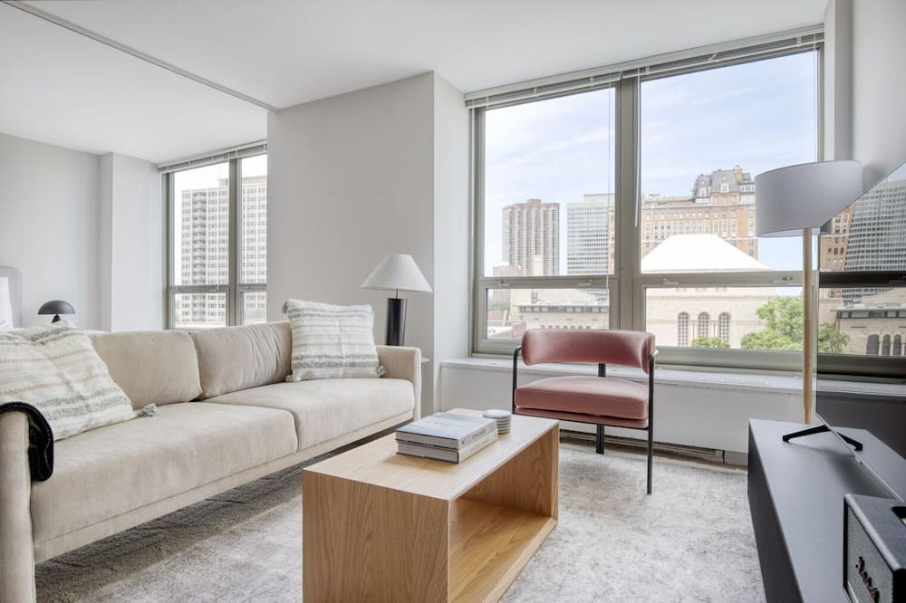 Photo of Livingroom in Lake View East