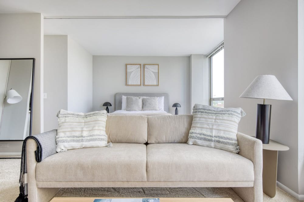 Photo of Livingroom in Lake View East