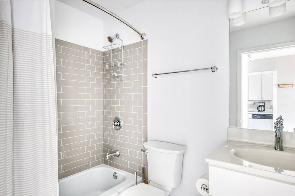 Photo of Bathroom in Lake View East