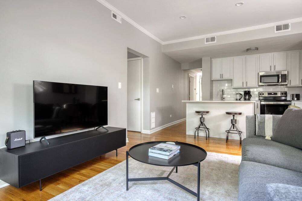 Photo of Livingroom in Lakeview