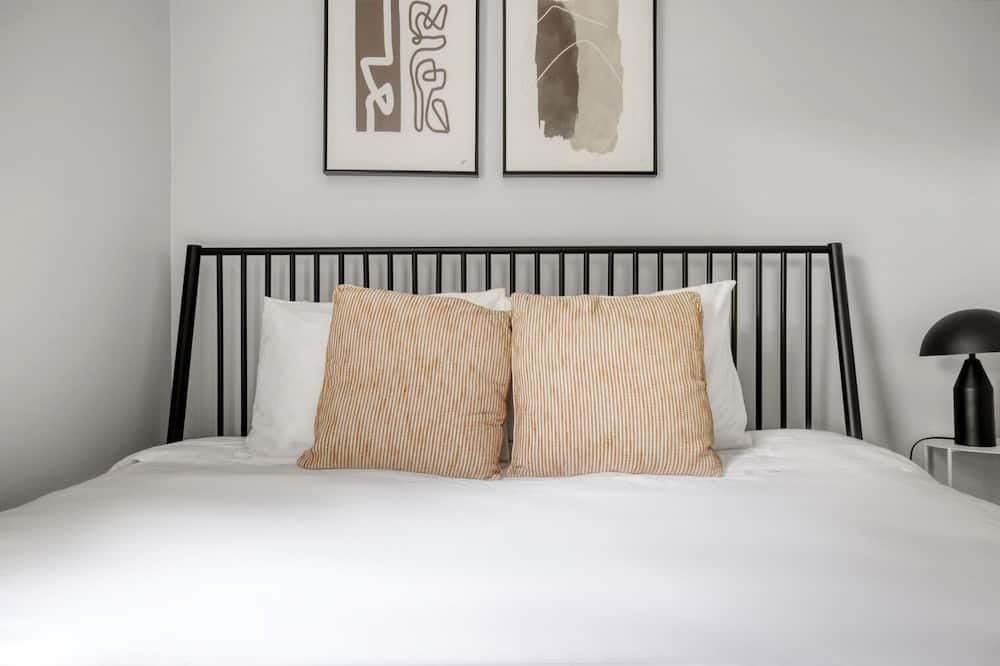 Photo of Bedroom in Lakeview