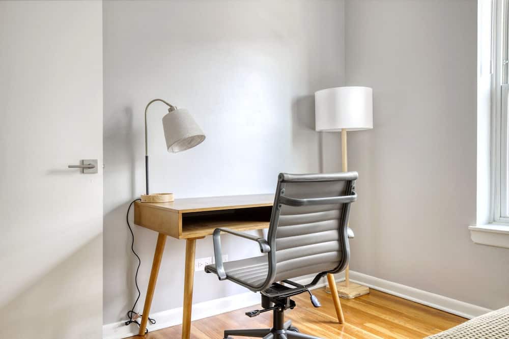 Photo of Bedroom in Lakeview
