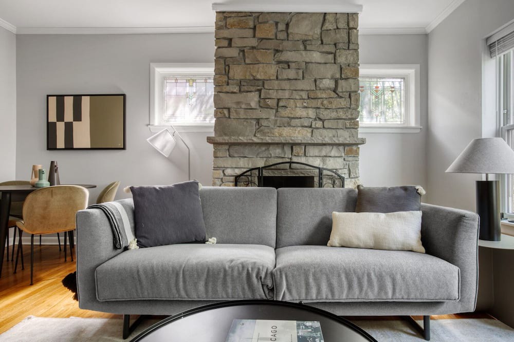 Photo of Livingroom in Lakeview