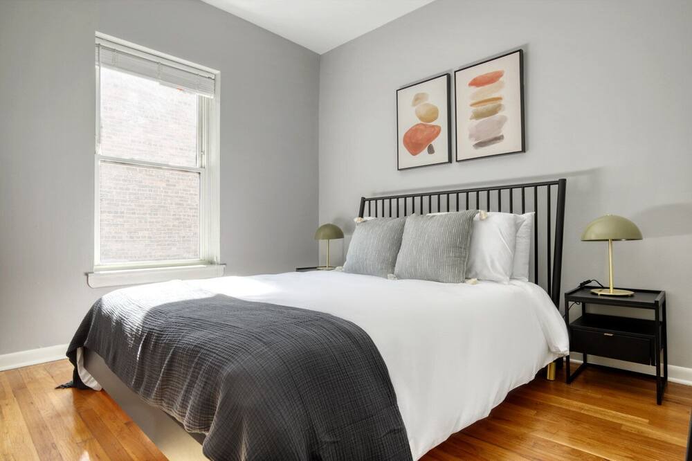 Photo of Bedroom in Lakeview