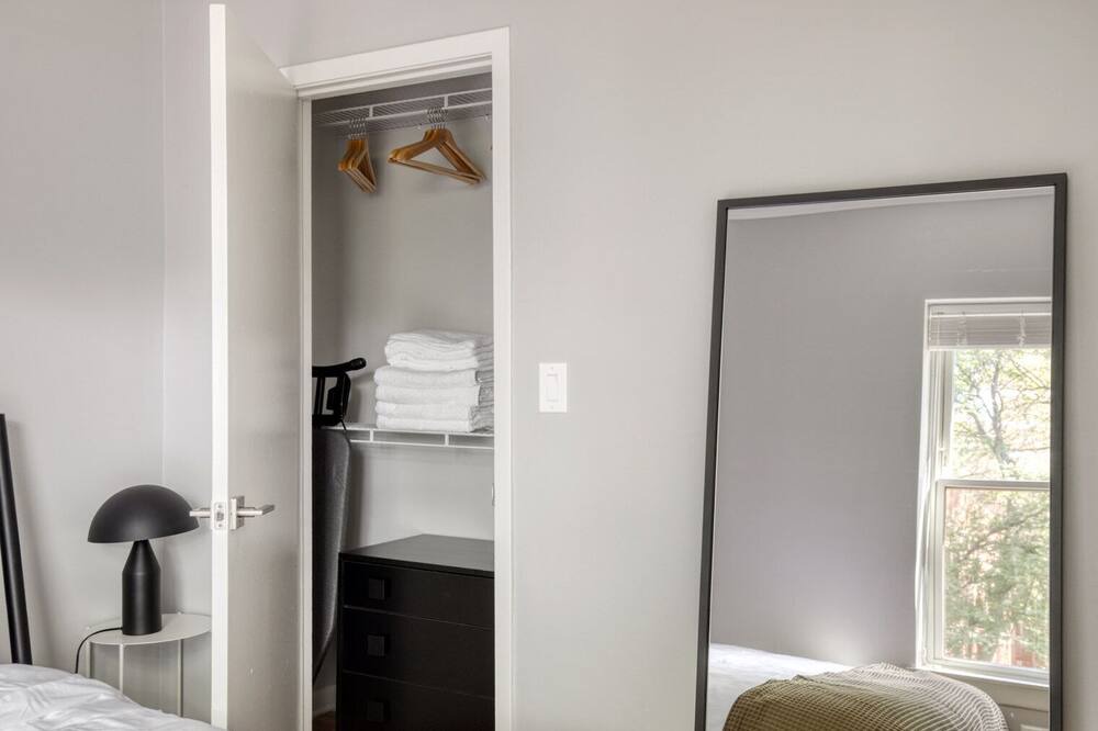 Photo of Bedroom in Lakeview