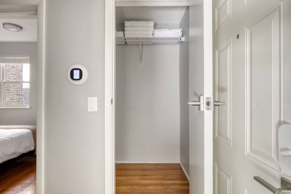 Photo of Bedroom in Lakeview