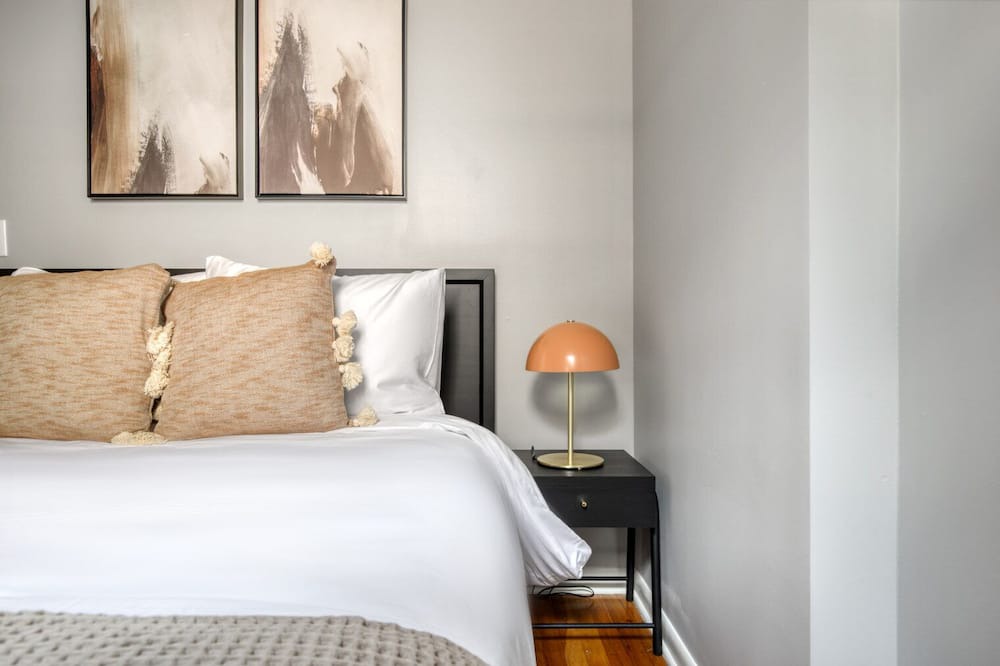 Photo of Bedroom in Lakeview