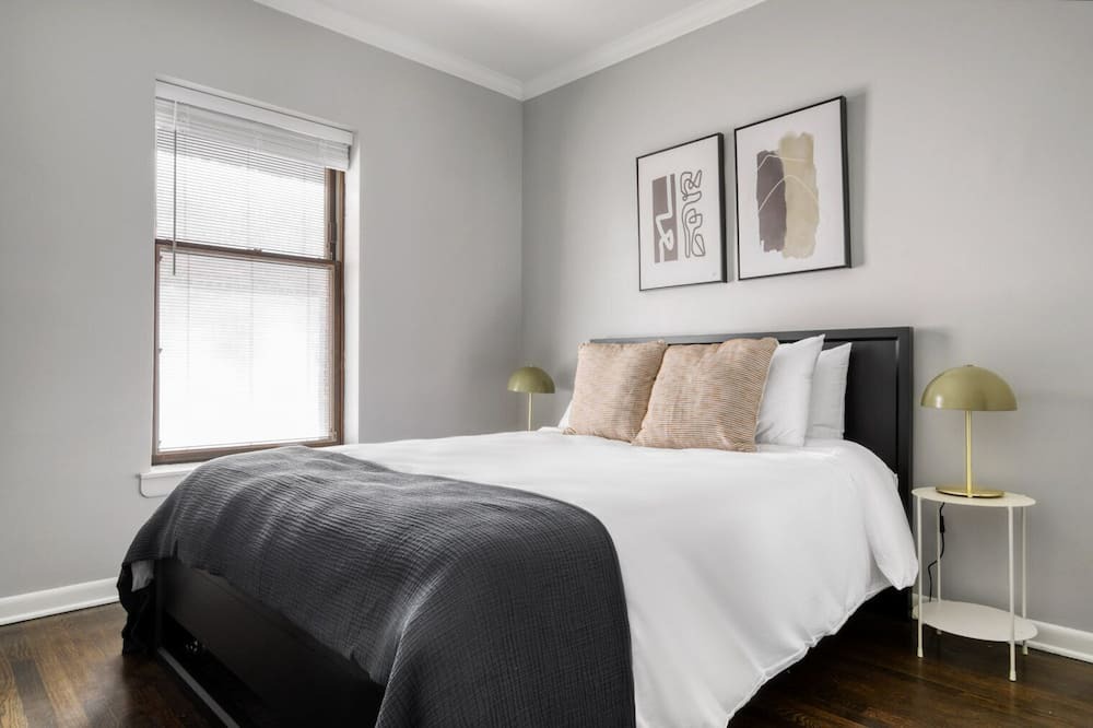 Photo of Bedroom in Lakeview