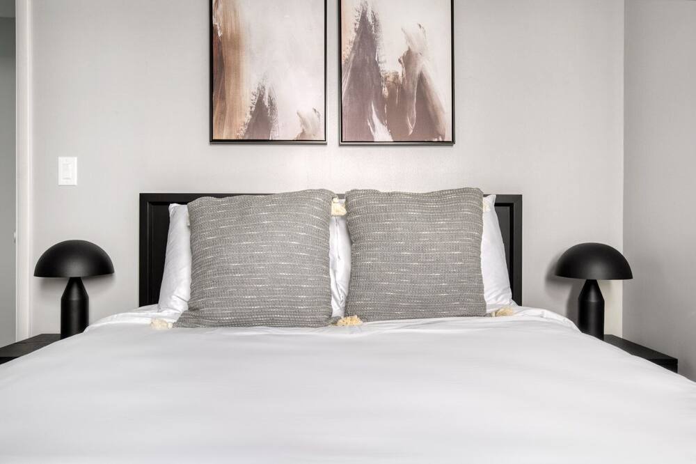 Photo of Bedroom in Lakeview