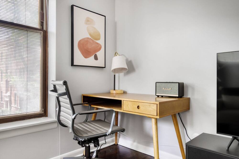 Photo of Bedroom in Lakeview
