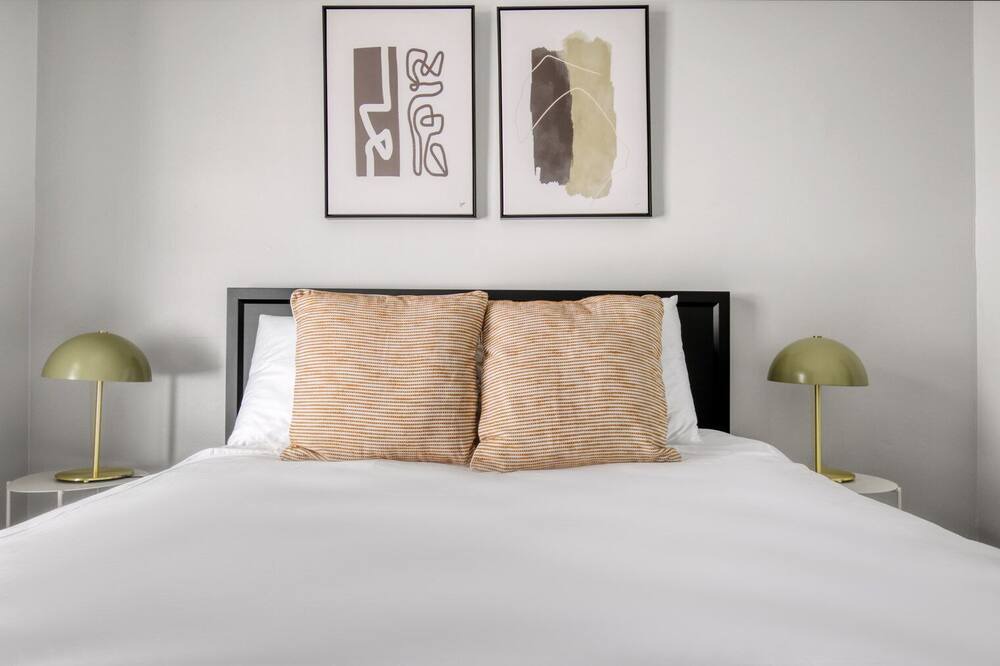 Photo of Bedroom in Lakeview
