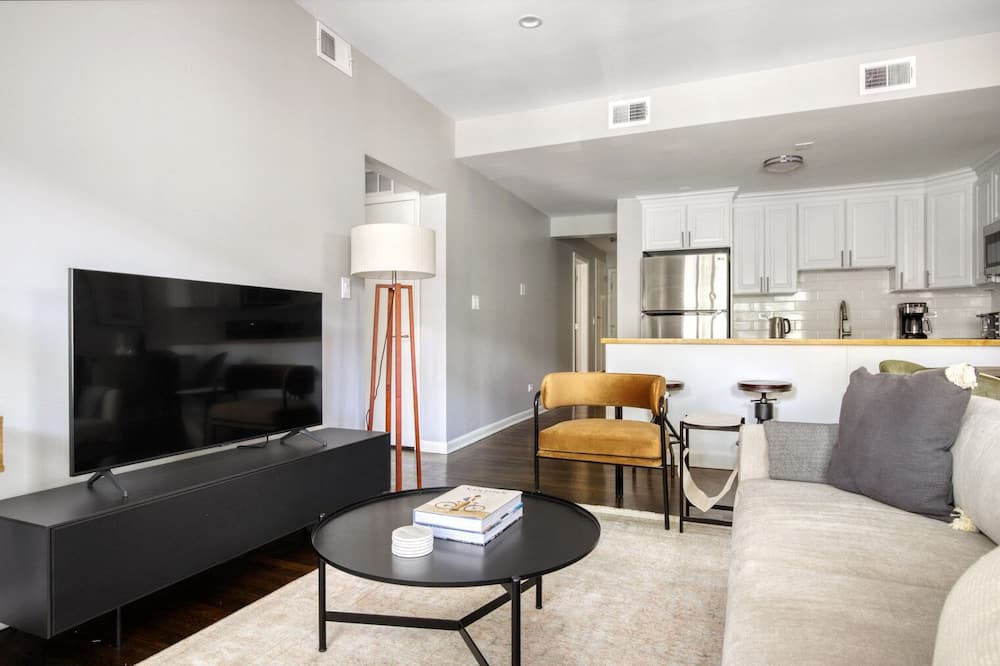 Photo of Livingroom in Lakeview