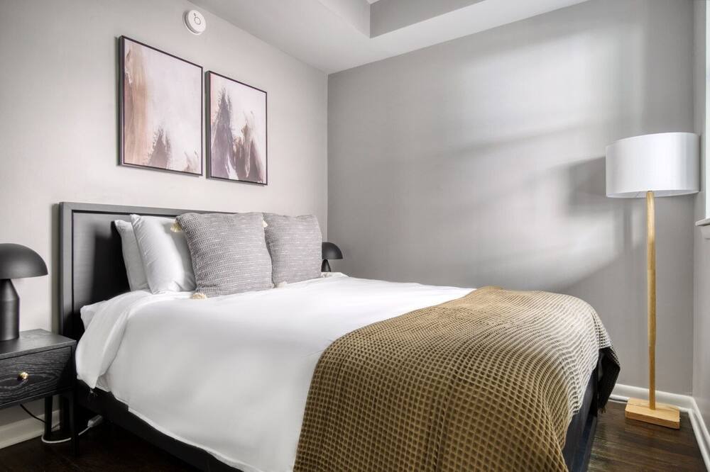 Photo of Bedroom in Lakeview
