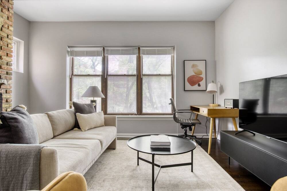 Photo of Livingroom in Lakeview