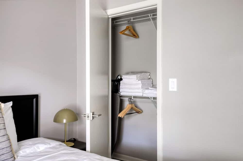 Photo of Bedroom in Lakeview