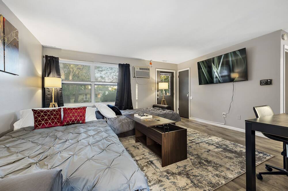 Photo of Livingroom in Aurora