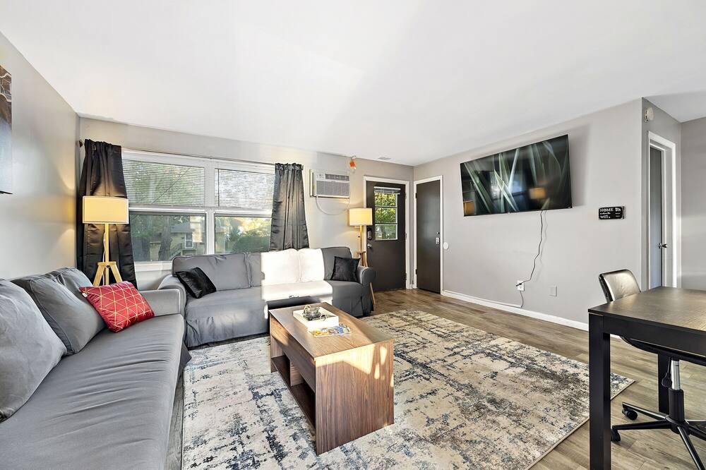Photo of Livingroom in Aurora