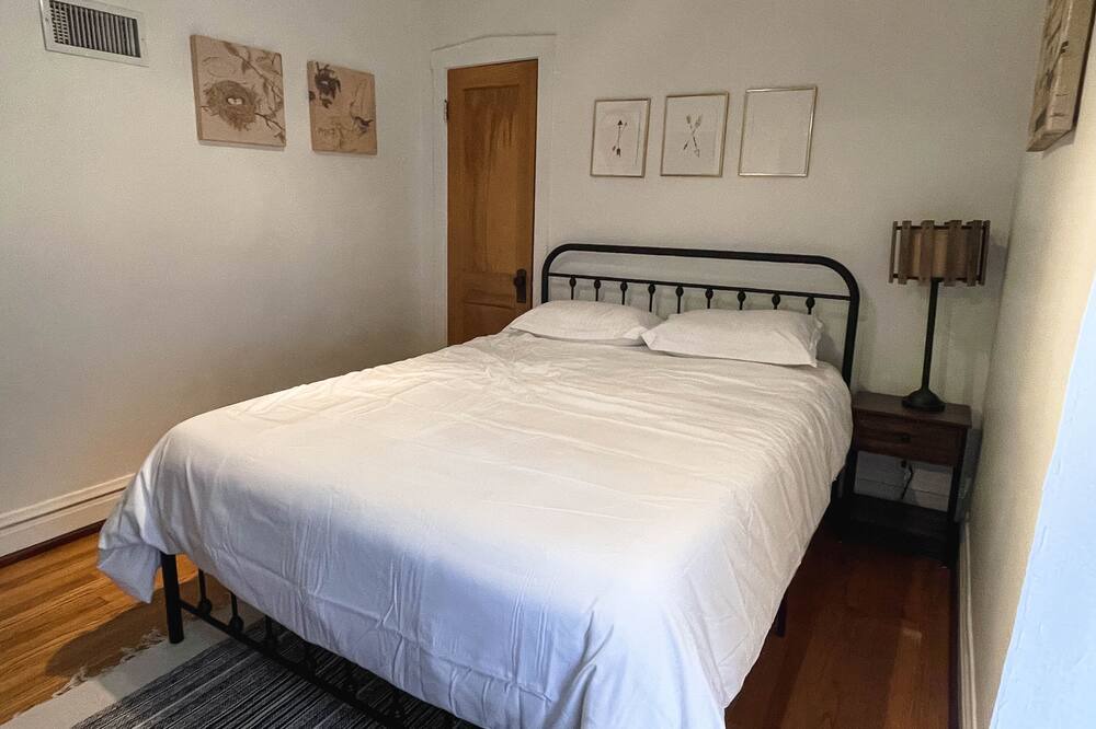 Photo of Bedroom in Forest Park