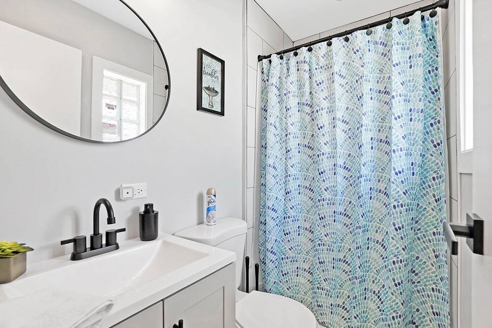 Photo of Bathroom in Glendale Heights