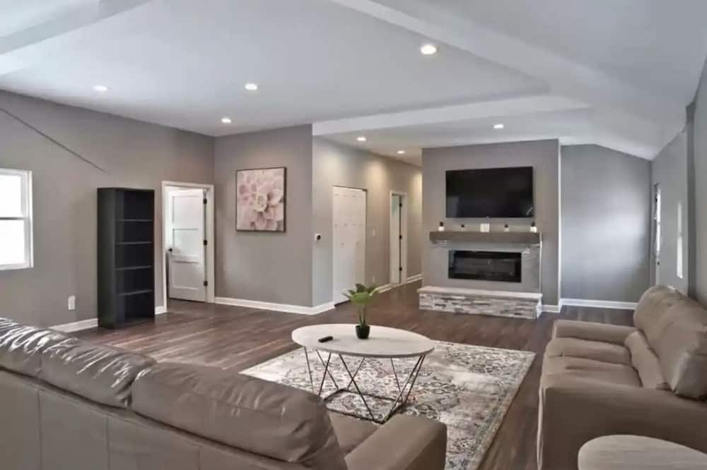 Photo of Livingroom in Fox Valley