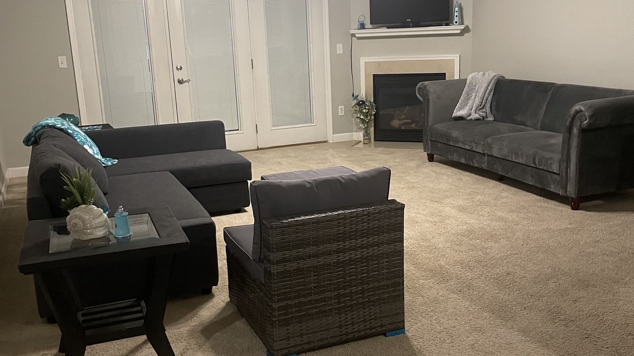 Photo of Livingroom in Champaign