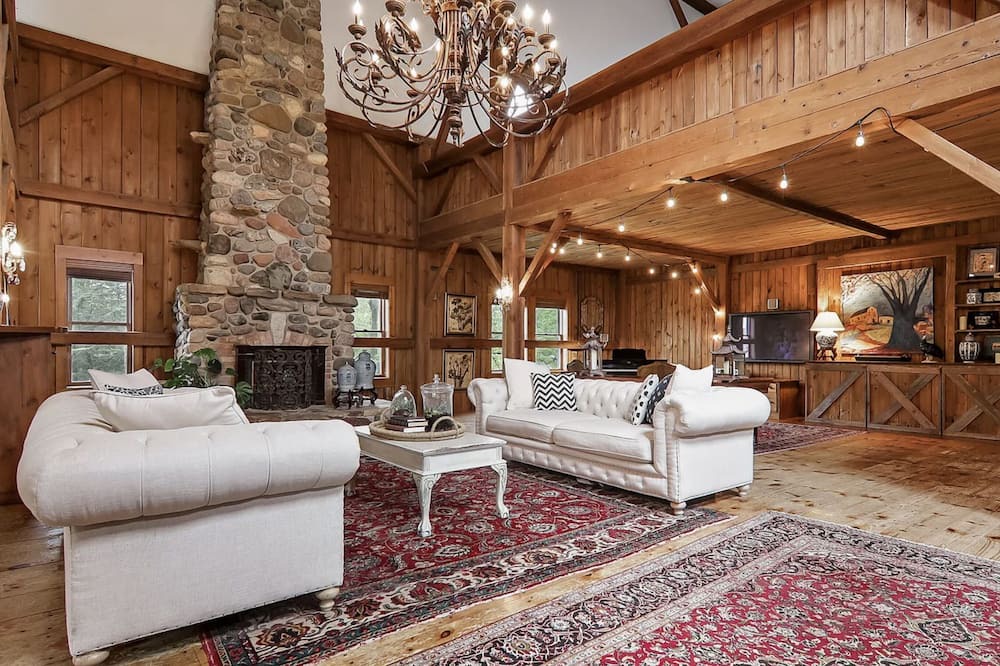 Photo of Livingroom in McHenry
