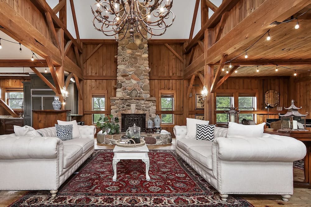 Photo of Livingroom in McHenry