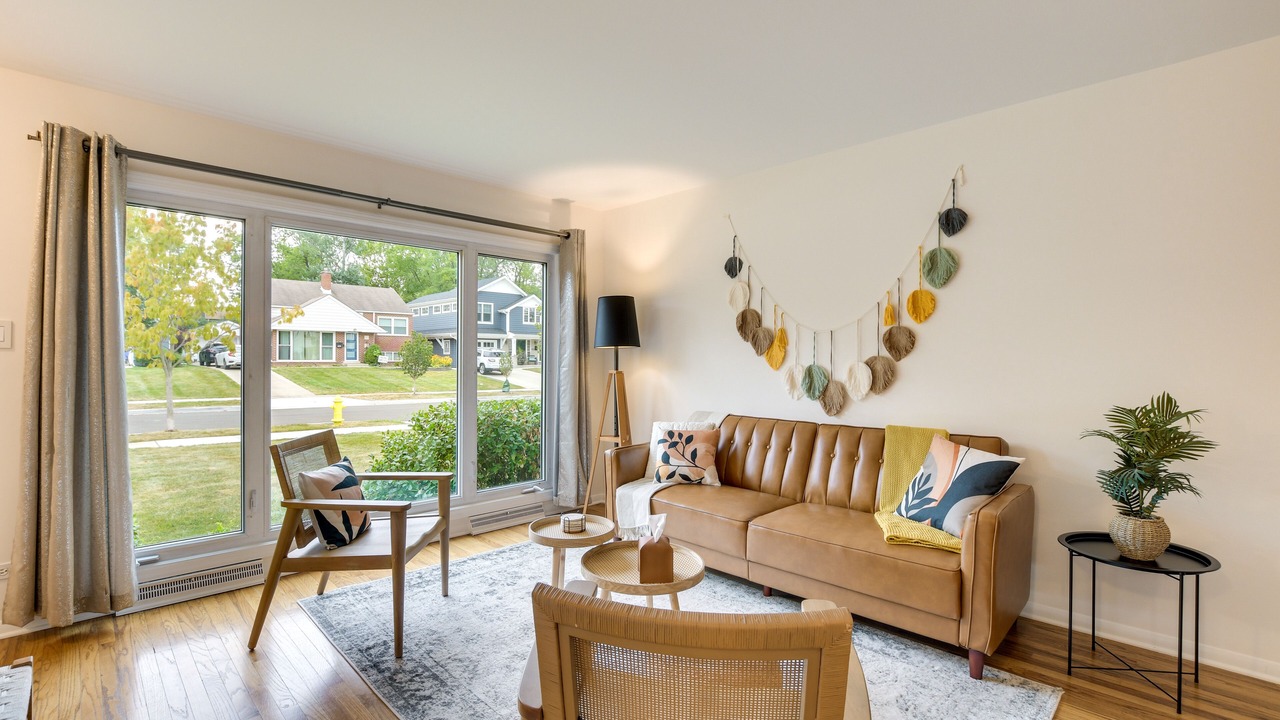 Photo of Livingroom in Glen Ellyn