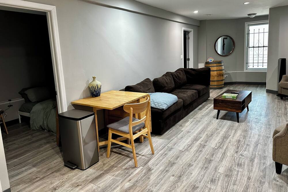 Photo of Livingroom in East Albany Park