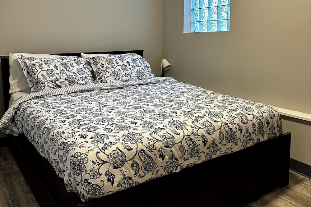 Photo of Bedroom in East Albany Park