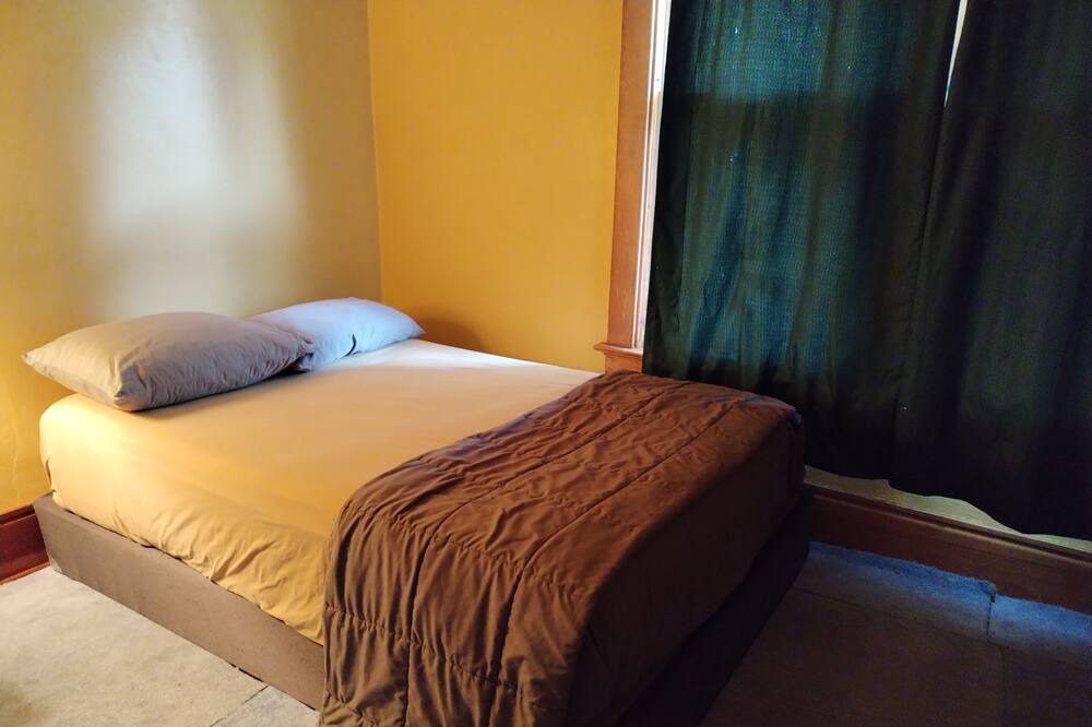 Photo of Bedroom in Galesburg