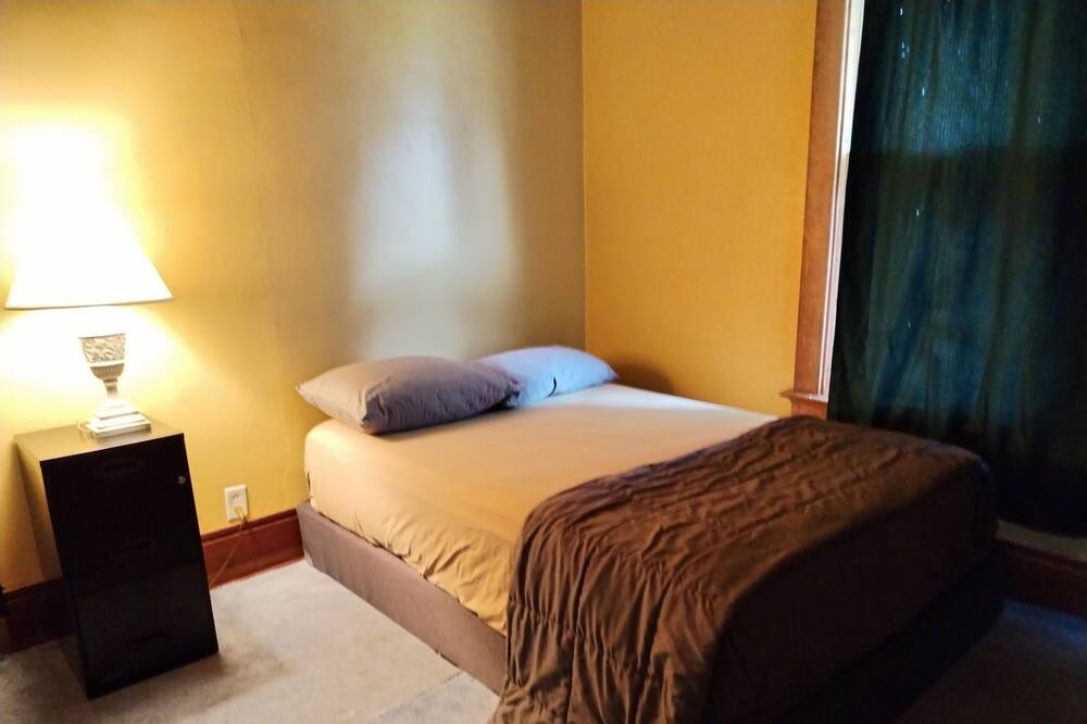 Photo of Bedroom in Galesburg