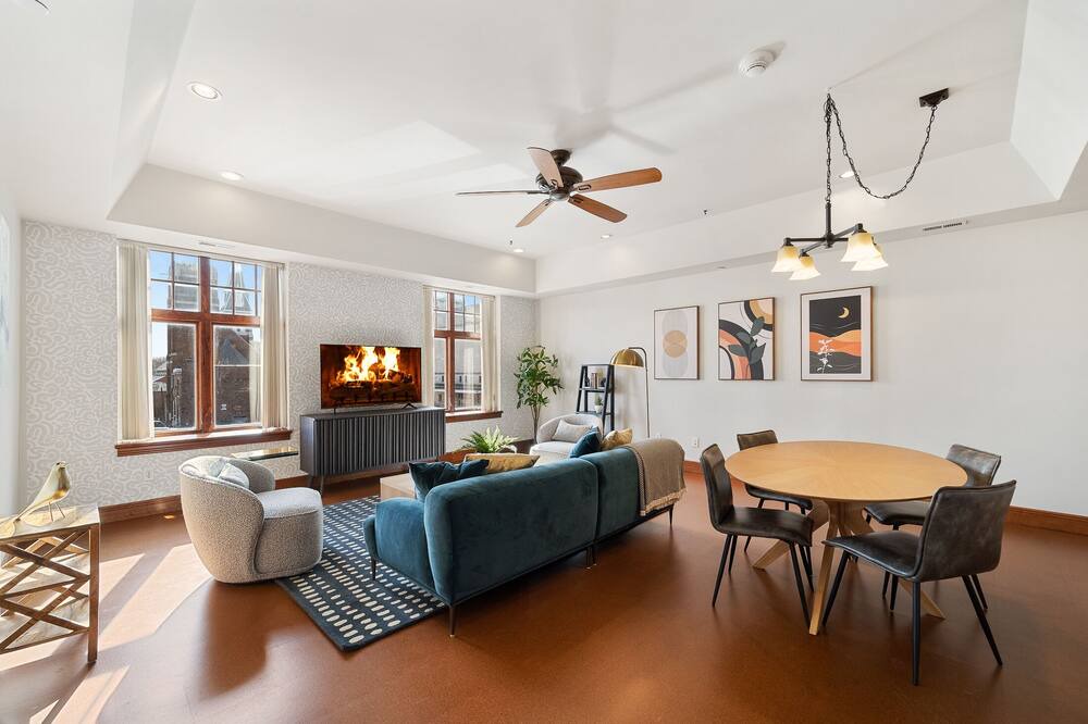 Photo of Livingroom in Downtown Springfield