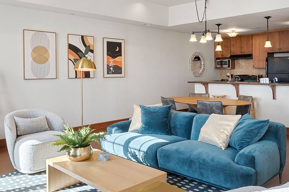 Photo of Livingroom in Downtown Springfield