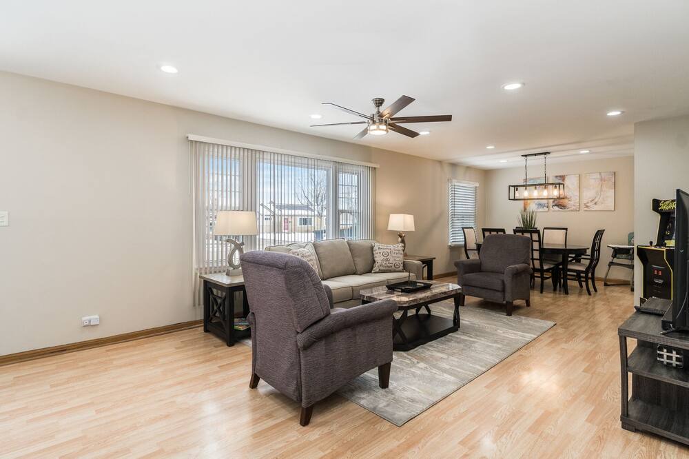 Photo of Livingroom in Schaumburg