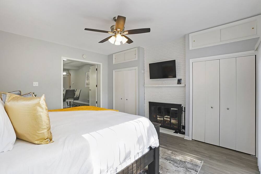 Photo of Bedroom in Homewood