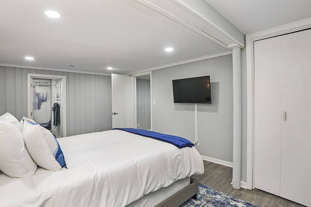 Photo of Bedroom in Homewood