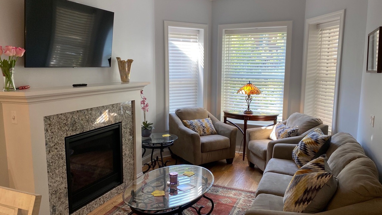 Photo of Livingroom in Lakeview