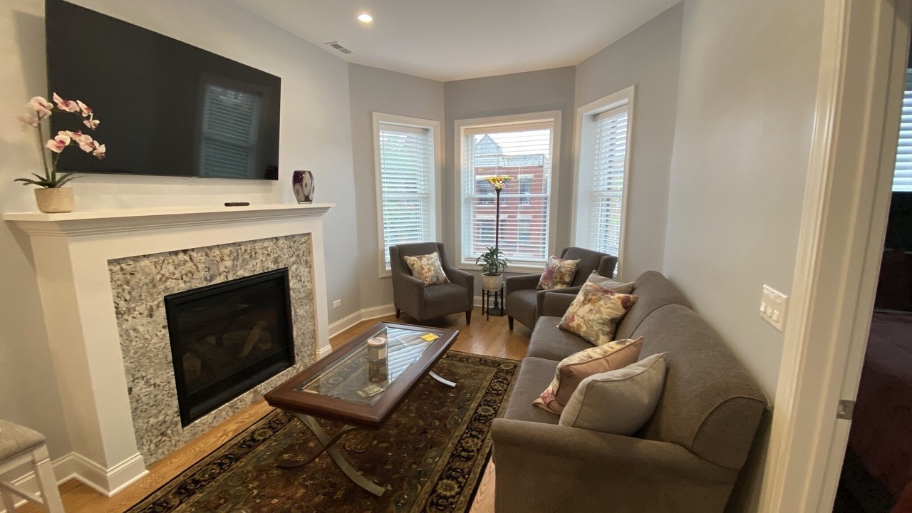 Photo of Livingroom in Lakeview