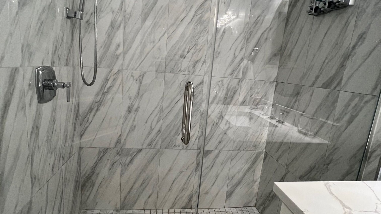 Photo of Bathroom in Lakeview