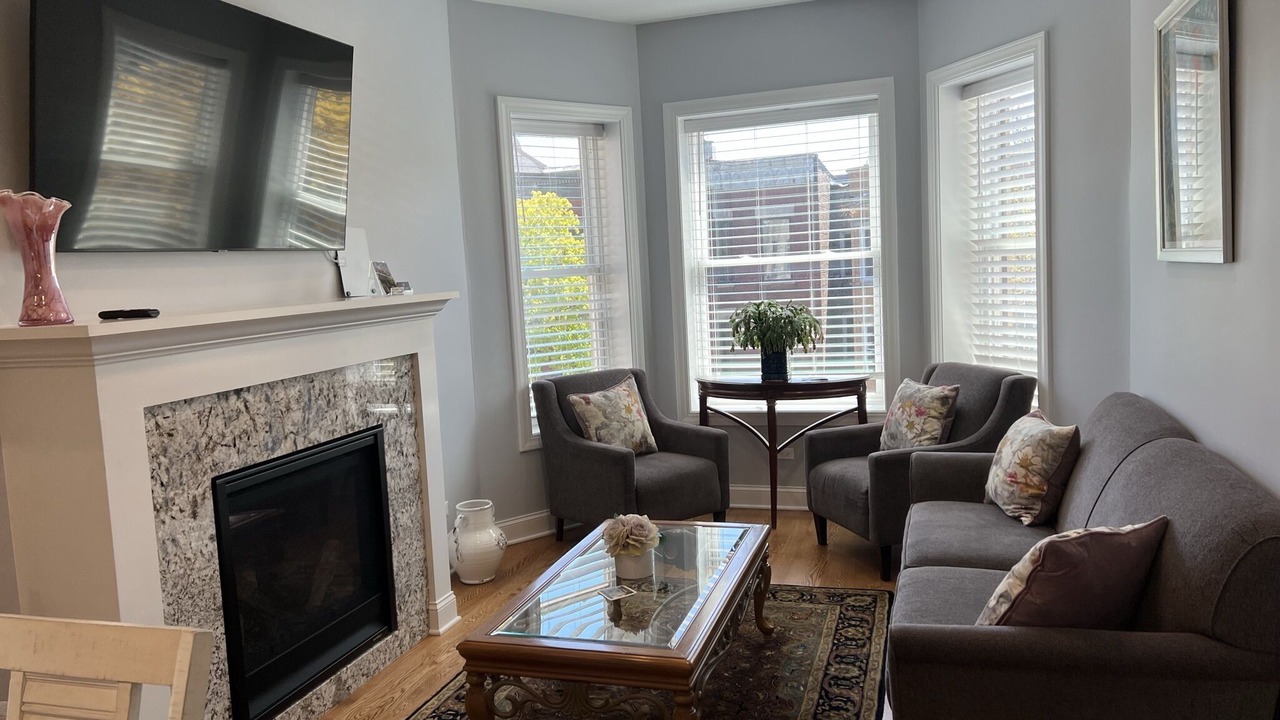 Photo of Livingroom in Lakeview
