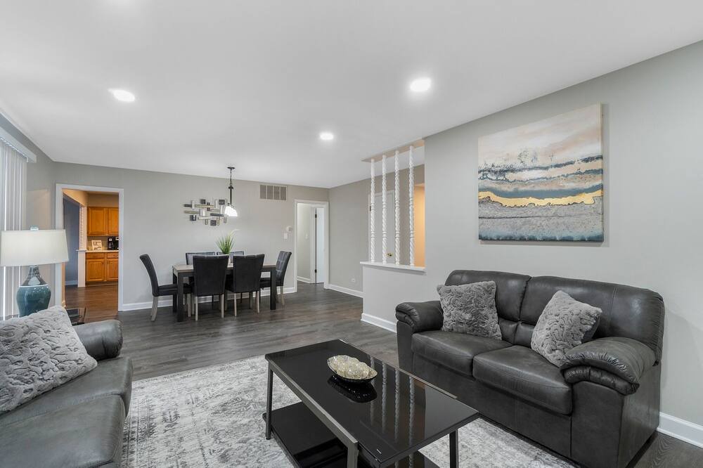 Photo of Livingroom in Elk Grove Village