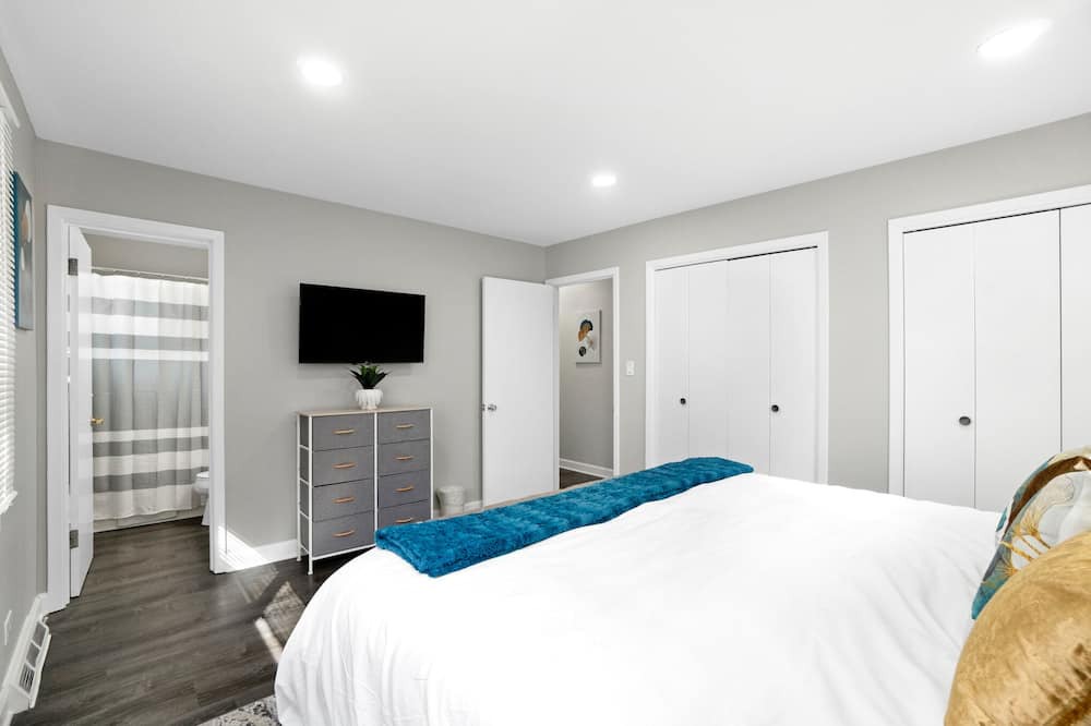 Photo of Bedroom in Elk Grove Village