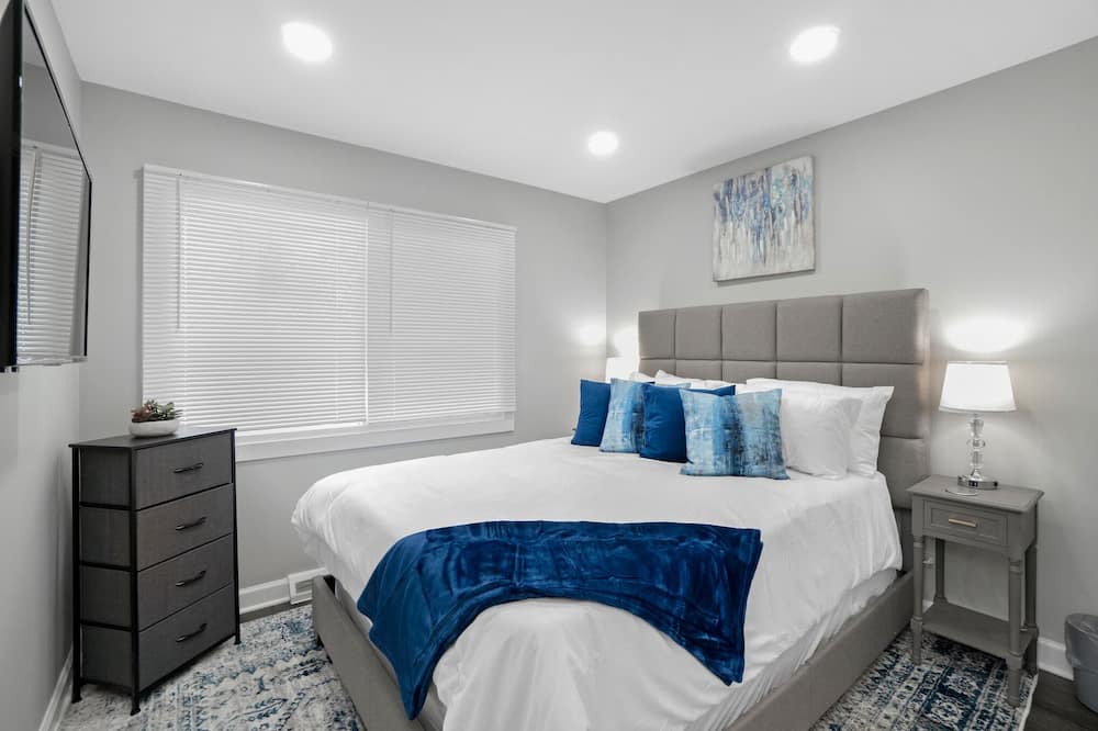 Photo of Bedroom in Elk Grove Village