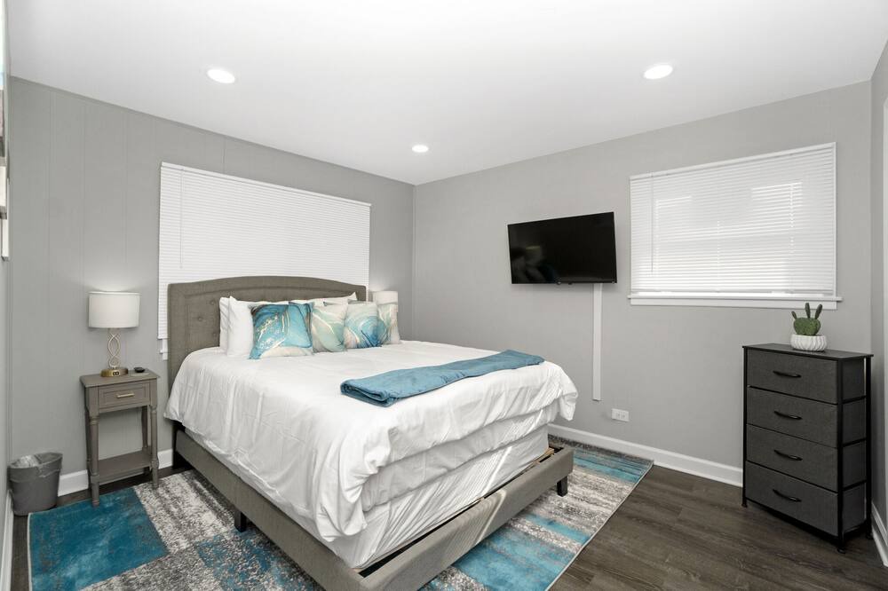 Photo of Bedroom in Elk Grove Village